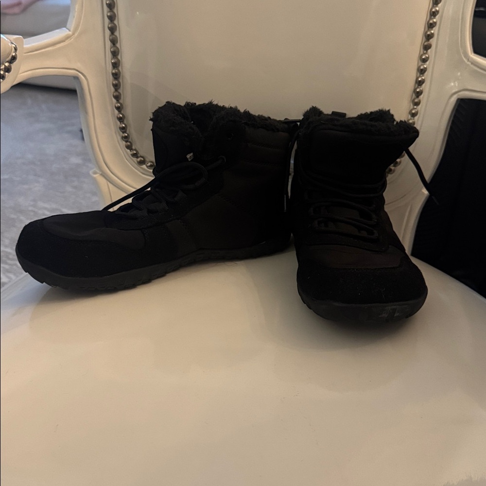 Black waterproof winter boots